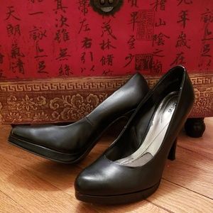 Apt. 9 Black Leather Pumps